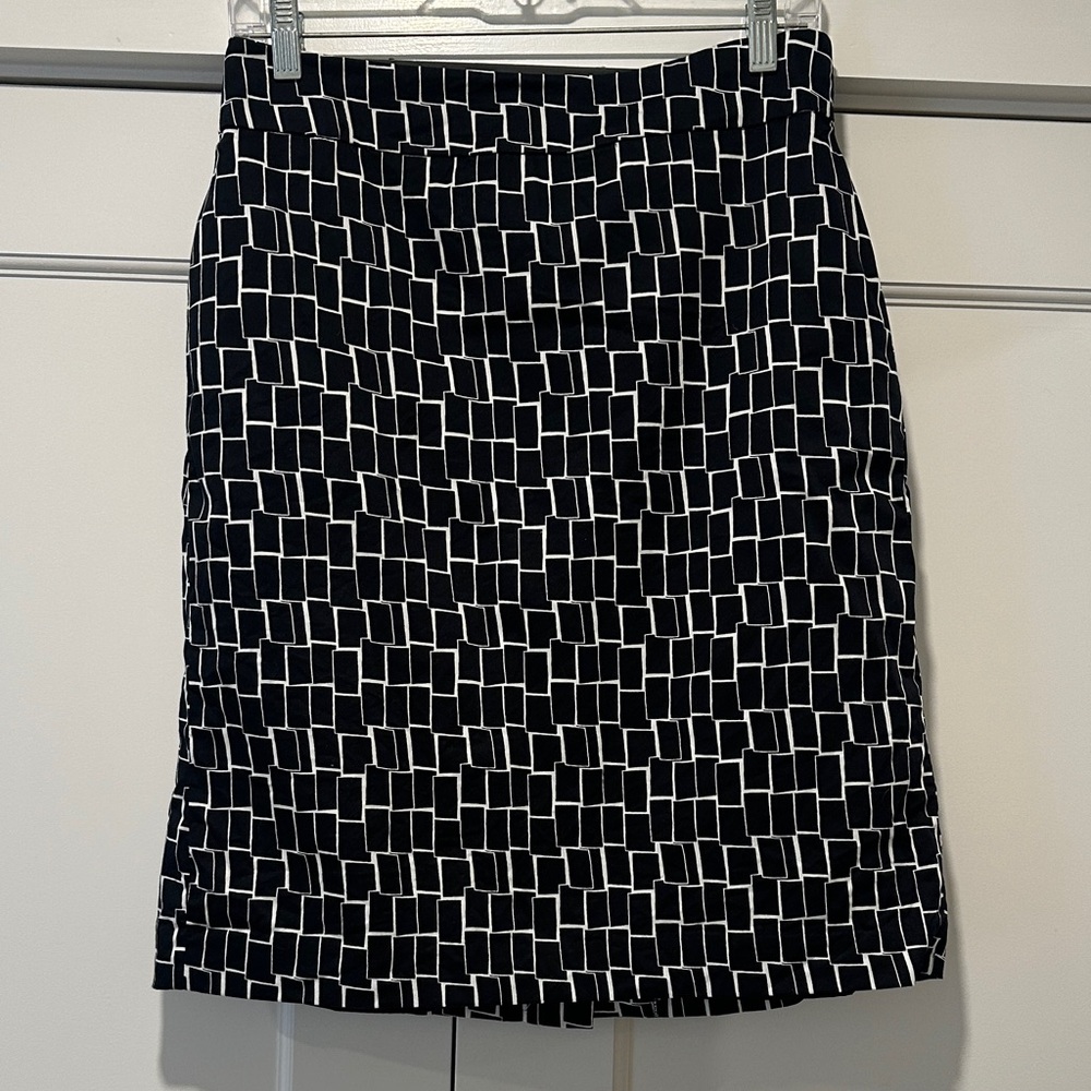 Ann Taylor Black and White Geometric Pencil Skirt